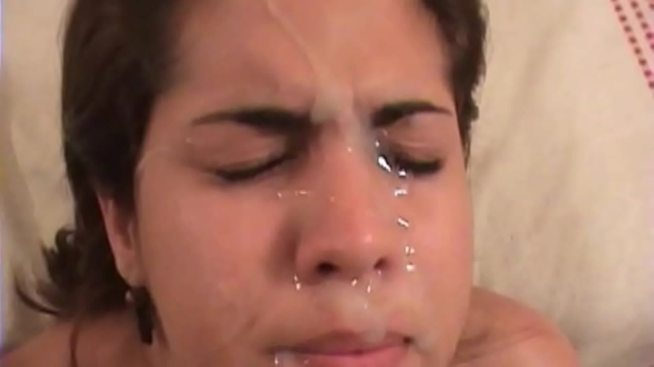 સુંદર લેટિન શ્યામા રફ સેક્સ ધરાવે છે