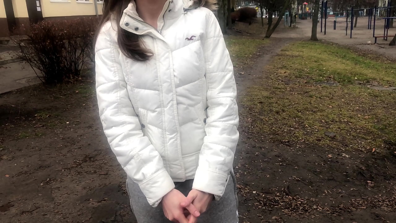 પૈસા માટે અજાણી વ્યક્તિ sucked અને fucked. રશિયન કલાપ્રેમી. ટોકિંગ સાથે.